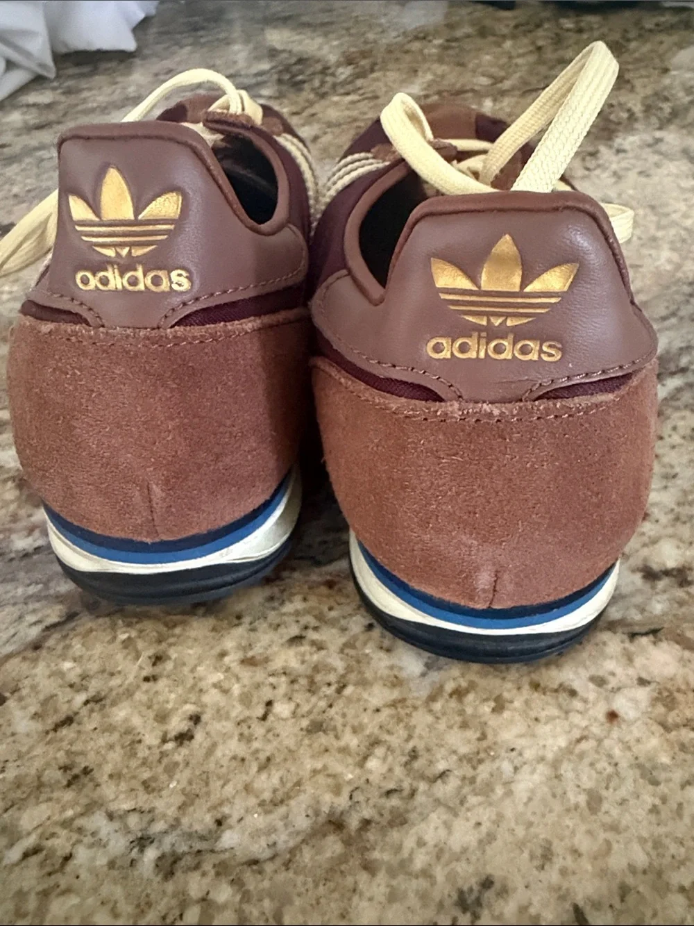 adidas Men's Burgundy & Cream /brown  Retro Runner Sneakers